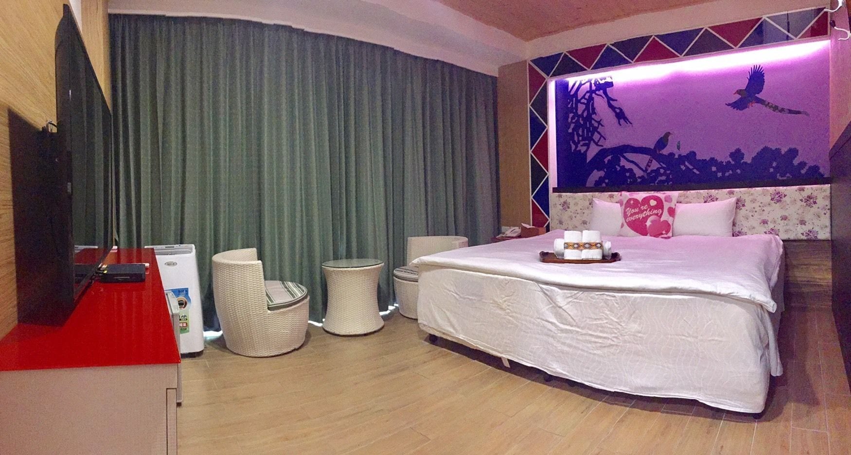LOFT, SUITE