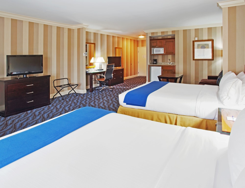 Holiday Inn Express Hotel Suites Santa Cruz 23/72