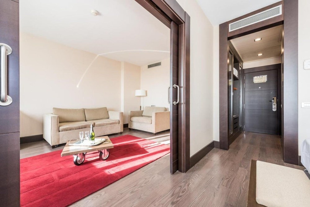 Mercader Hotel 50/50