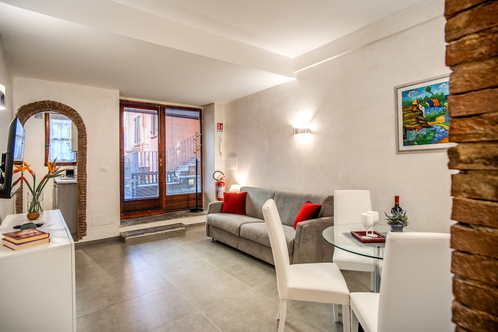 Tritone Top House 59/83