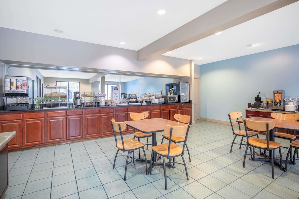 Baymont By Wyndham Laurel 17/25