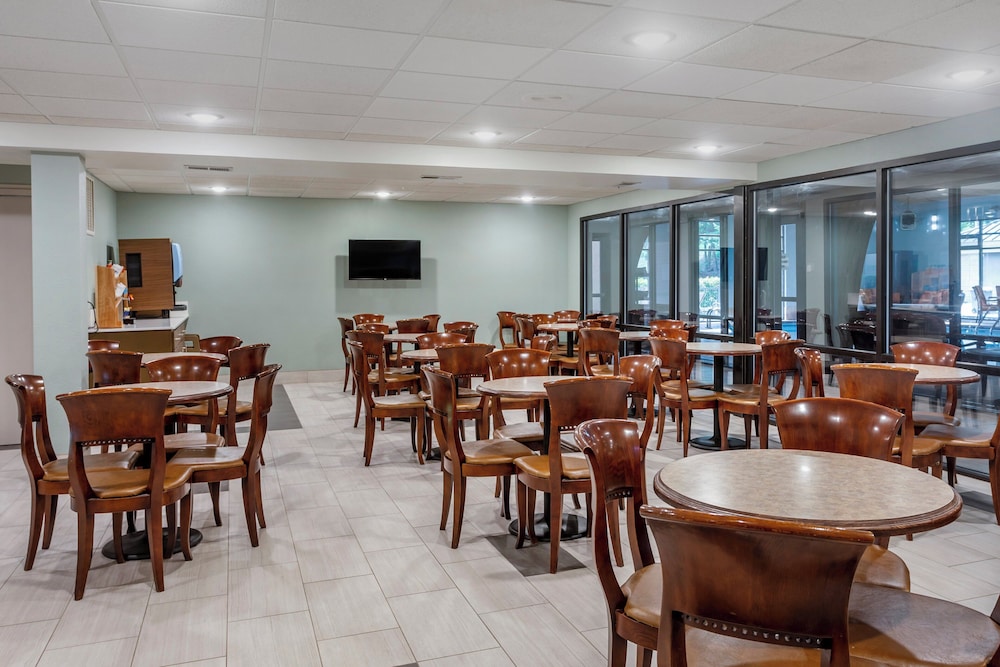 Holiday Inn Express Branson-Green Mountain Drive 53/72