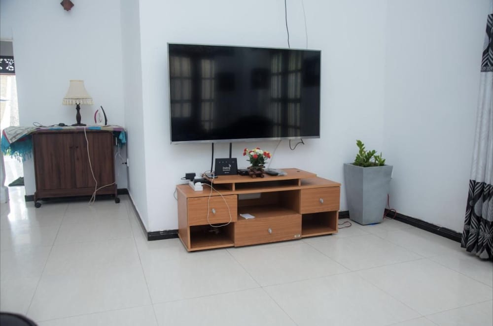 Ashens Beach House 13/50