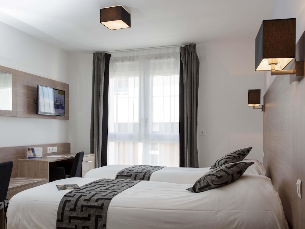 استوديو بسريرين منفصلين