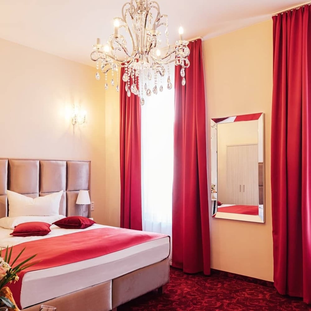 Hotel Hamburger Perle by UniqStay 4/20