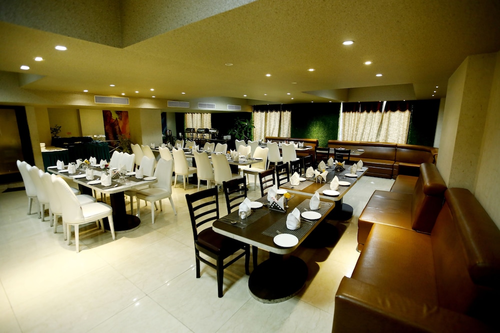 The Grand Radiant 34/47