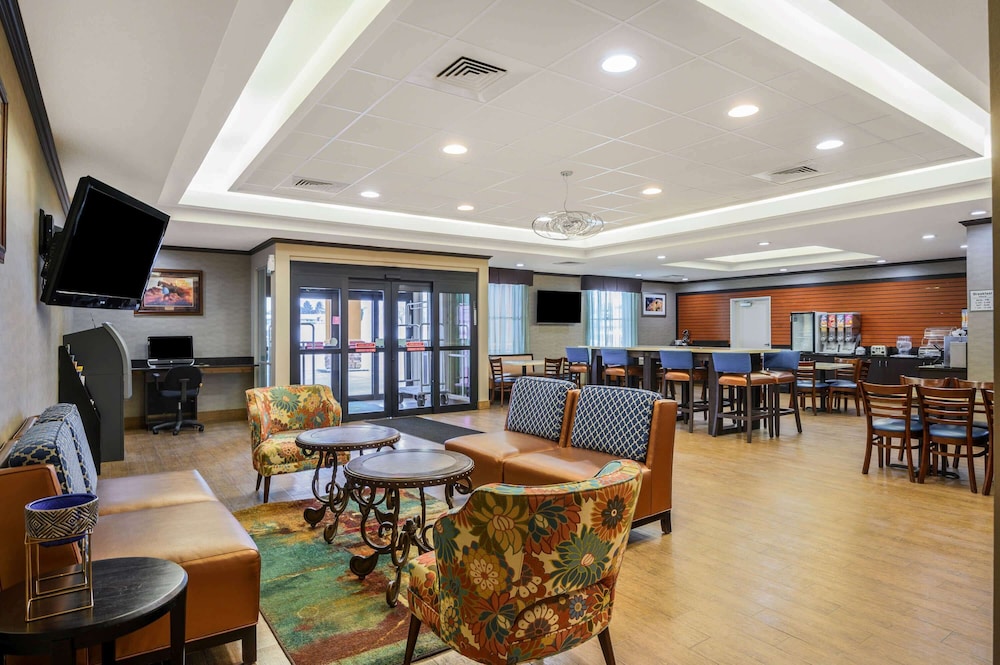 La Quinta Inn & Suites by Wyndham Glendive 46/56