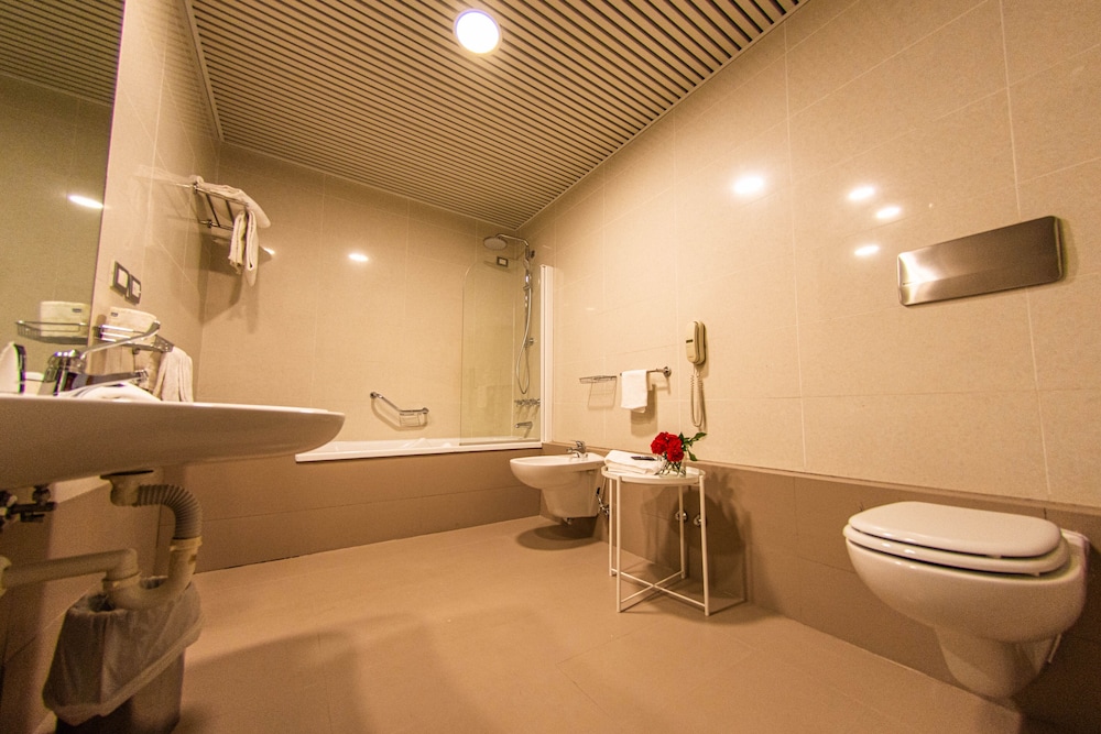 Hotel Excelsior Bari By Farace Hotels 50/50