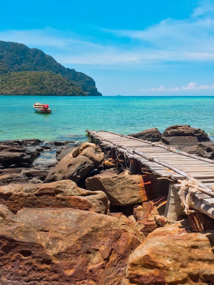 PHI PHI SEA SKY RESORT 42/66