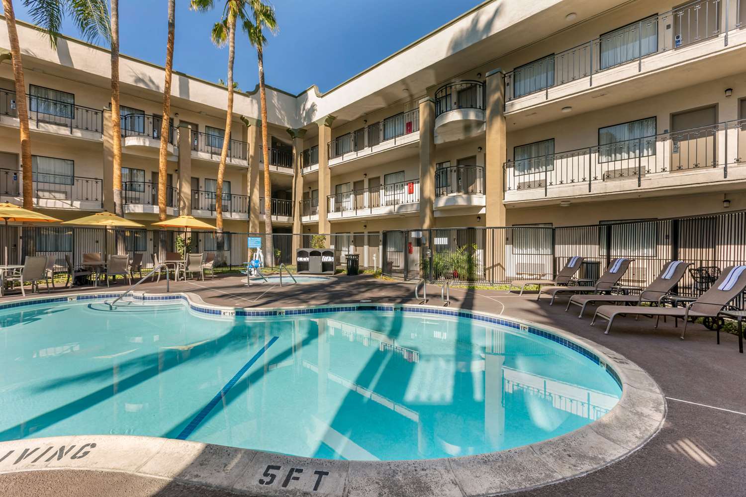 Comfort Inn & Suites Orange County John Wayne Airport 14/14