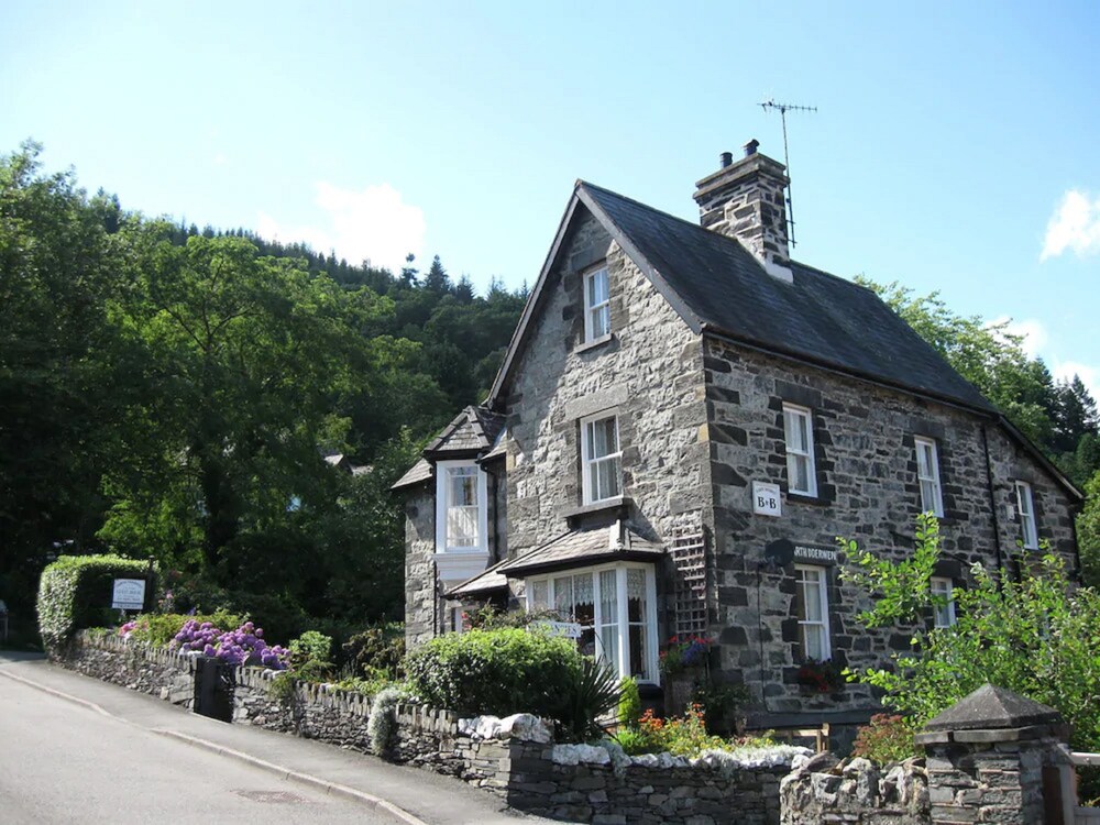 Garth Dderwen Victorian Guest House 2/48