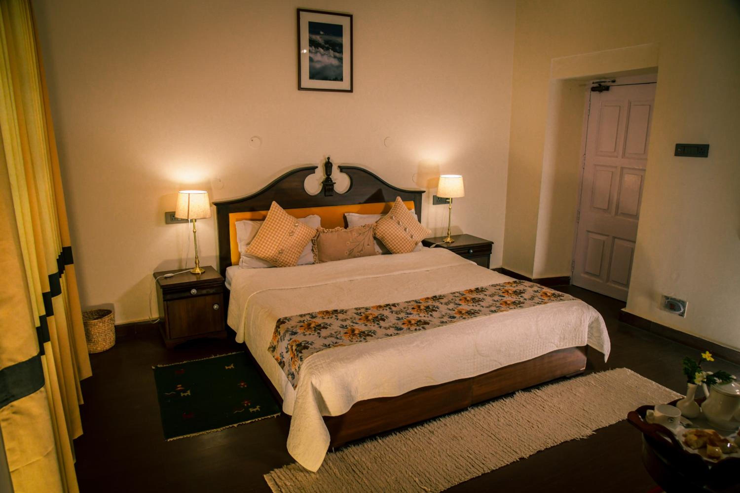 Room, King Bed, Valley View