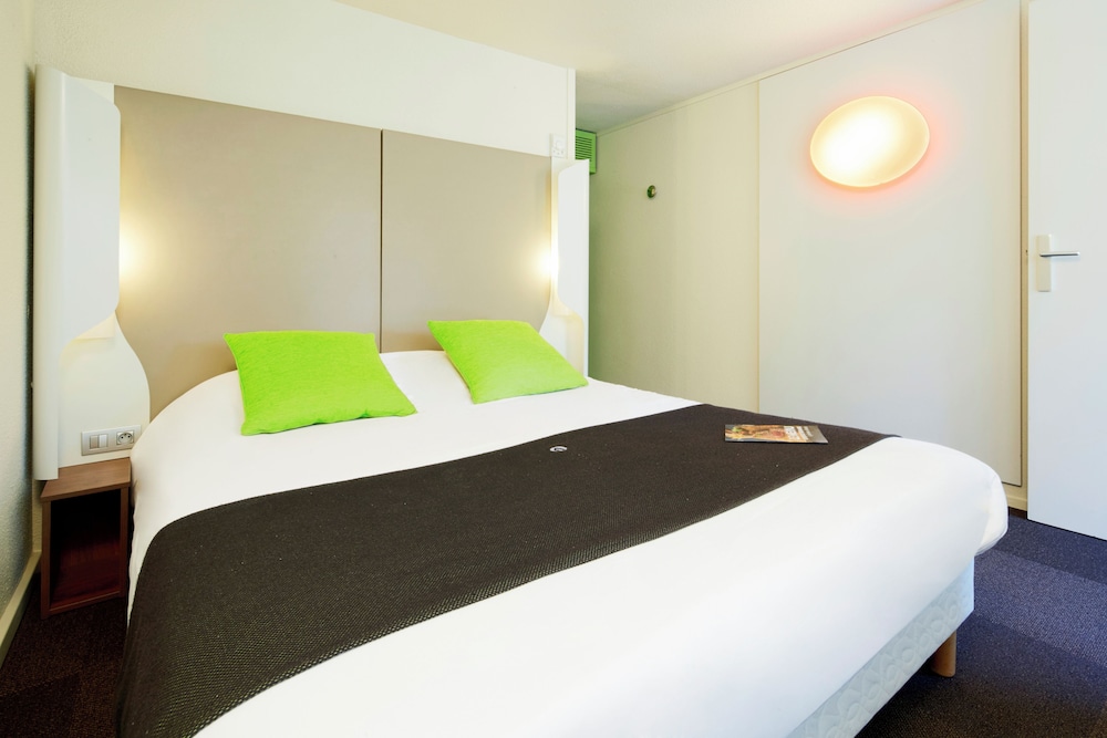 Standard, 1 Single and 2 Double Beds