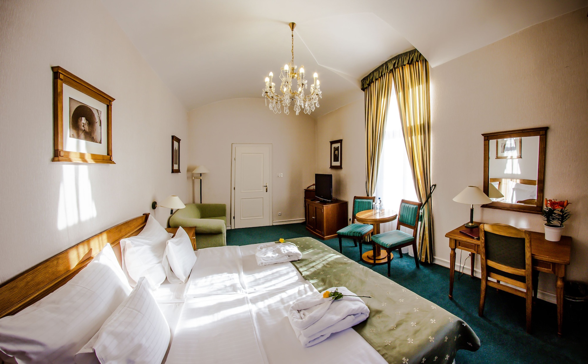 Deluxe, King Bed, Castle View