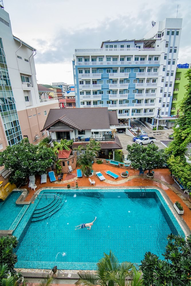 Sutus Court 1 16/66