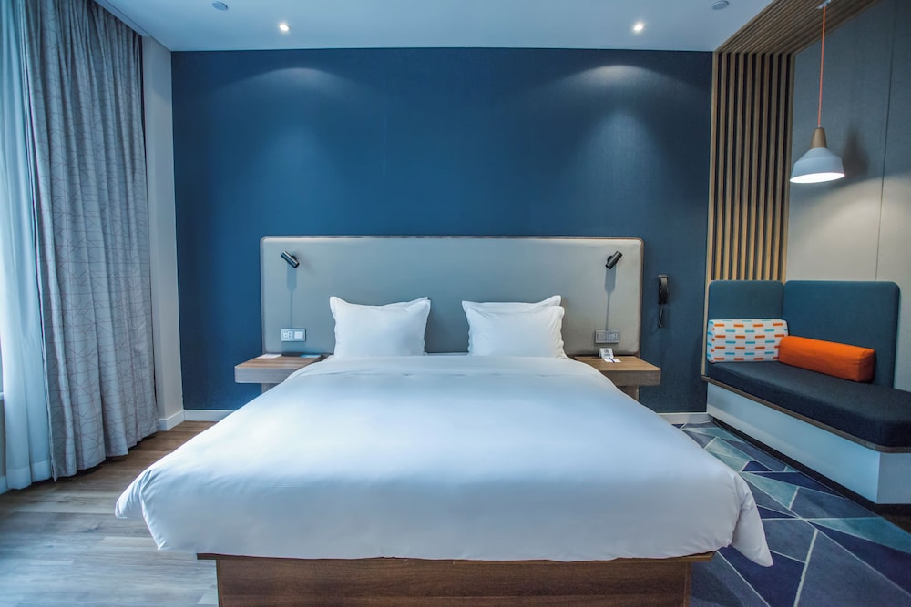 Suite, King Bed, Sofa