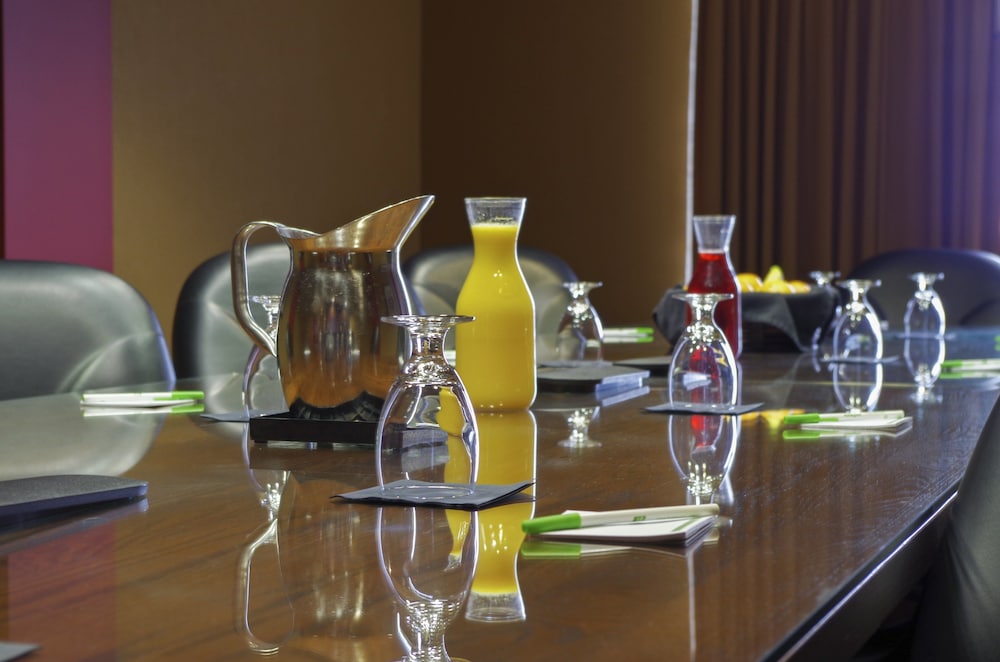 Holiday Inn Pewaukee-Milwaukee West 26/31