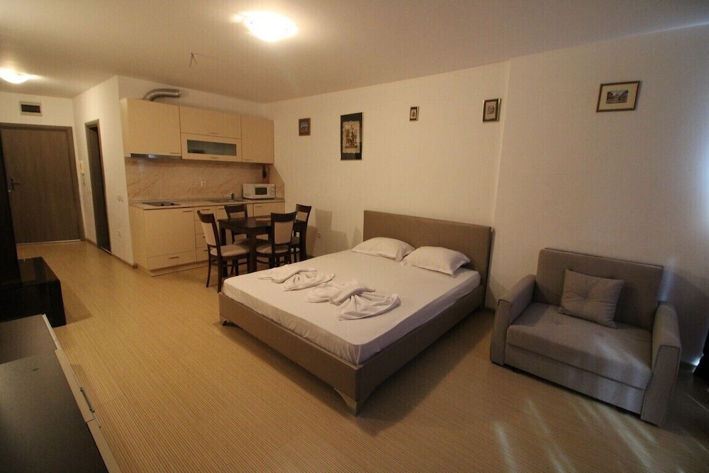 Menada Sunny Beach Plaza Apartments 4/50