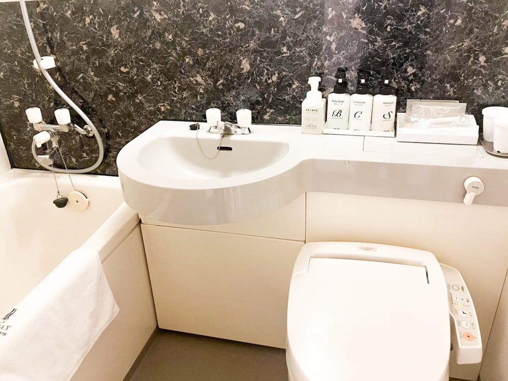 Hotel Livemax BUDGET Yokohama Kannai 48/50