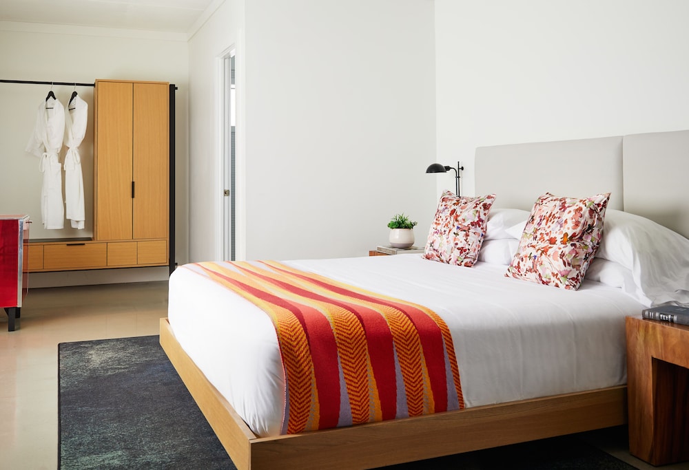 Bluebird Spa City Motor Lodge 12/51