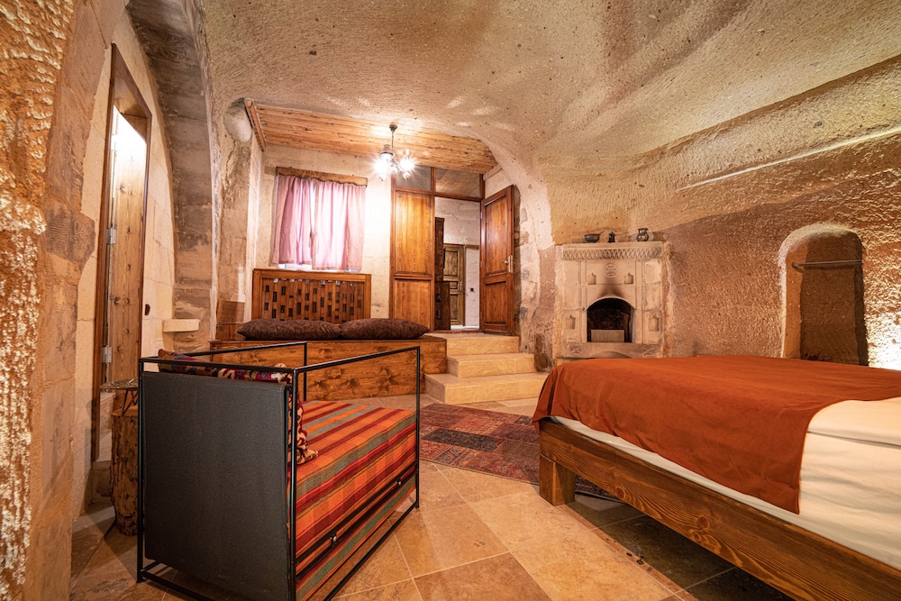 Alice in Cappadocia 27/46