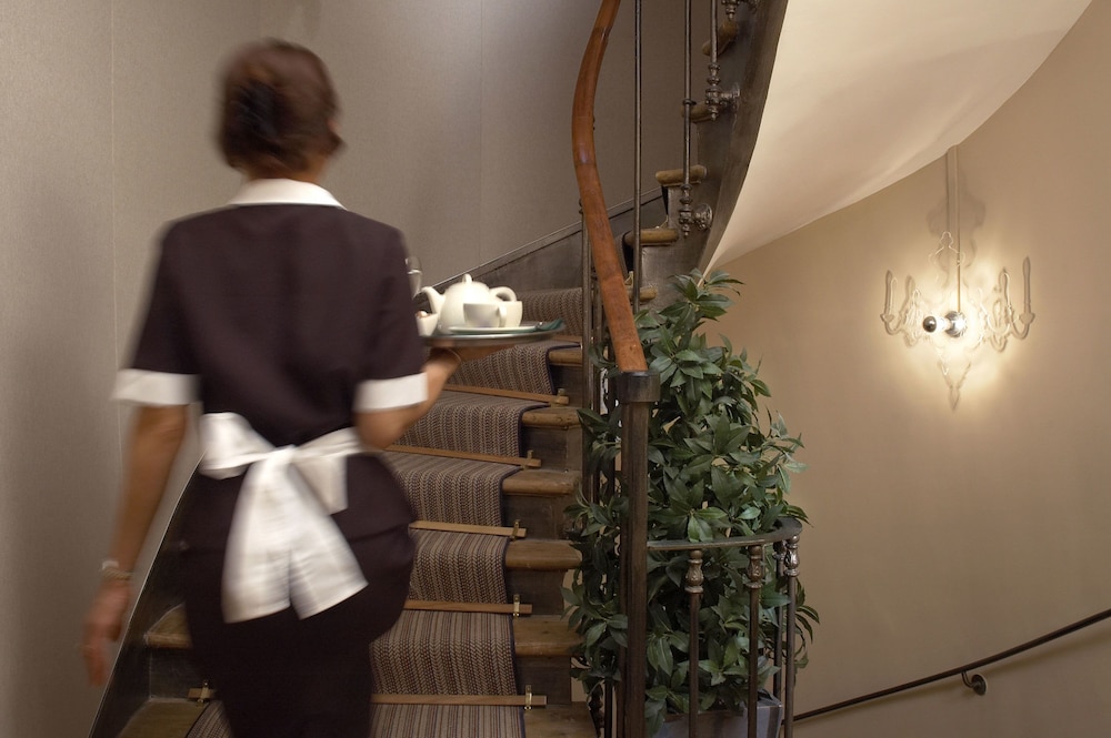 Hotel Zelie Champs-Elysees 32/50