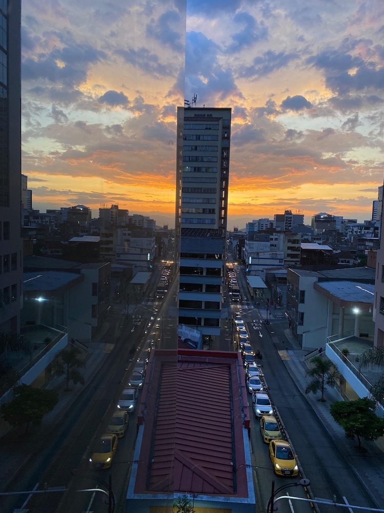 Giluxe Hotel Pereira 33/36