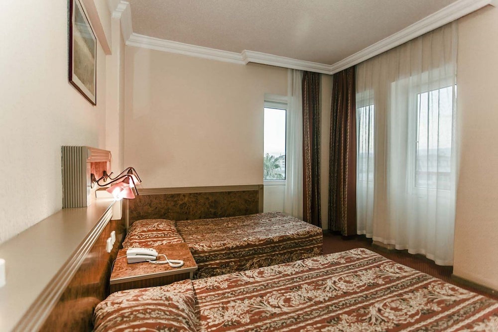 The Garden Beach Hotel 24/50
