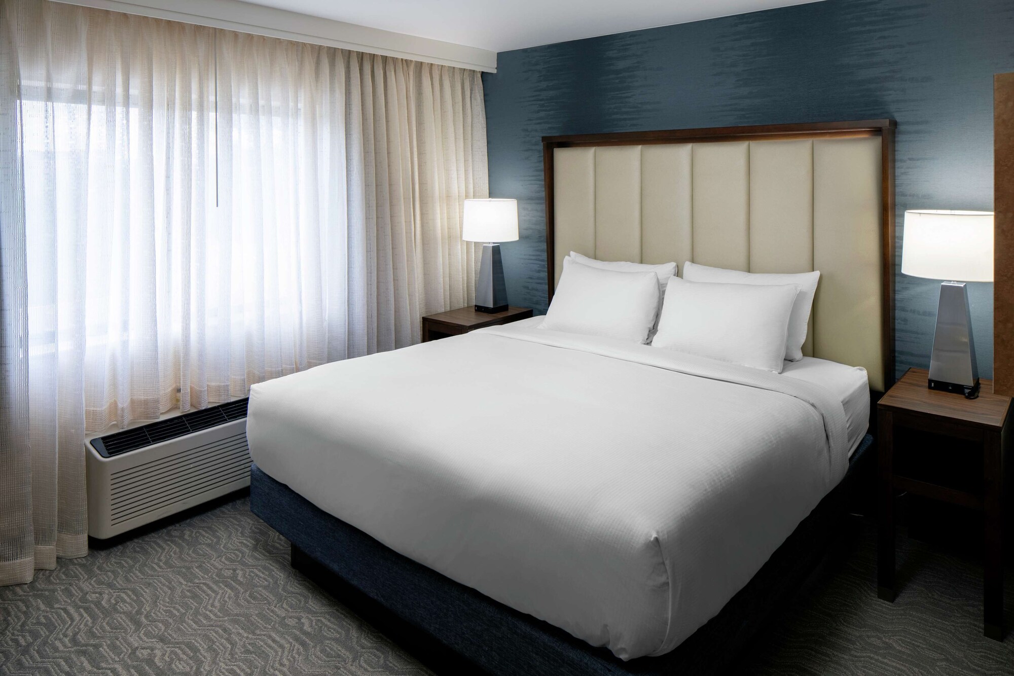 Suite, King Bed, No Window, Sofa