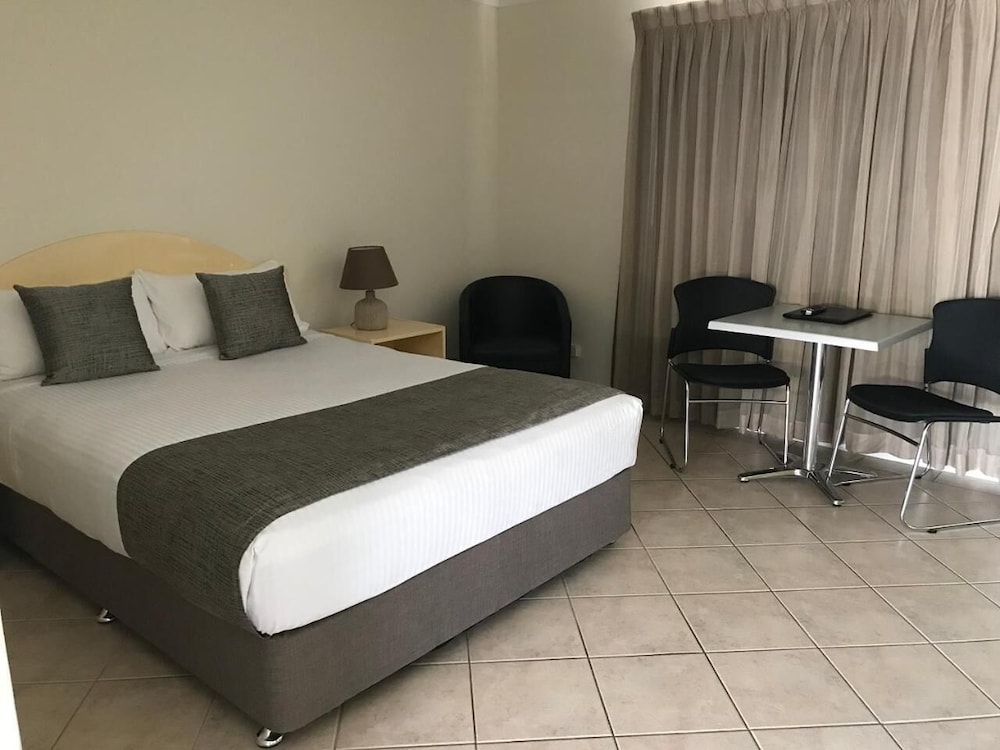 ROCKY GARDENS MOTOR INN 8/28