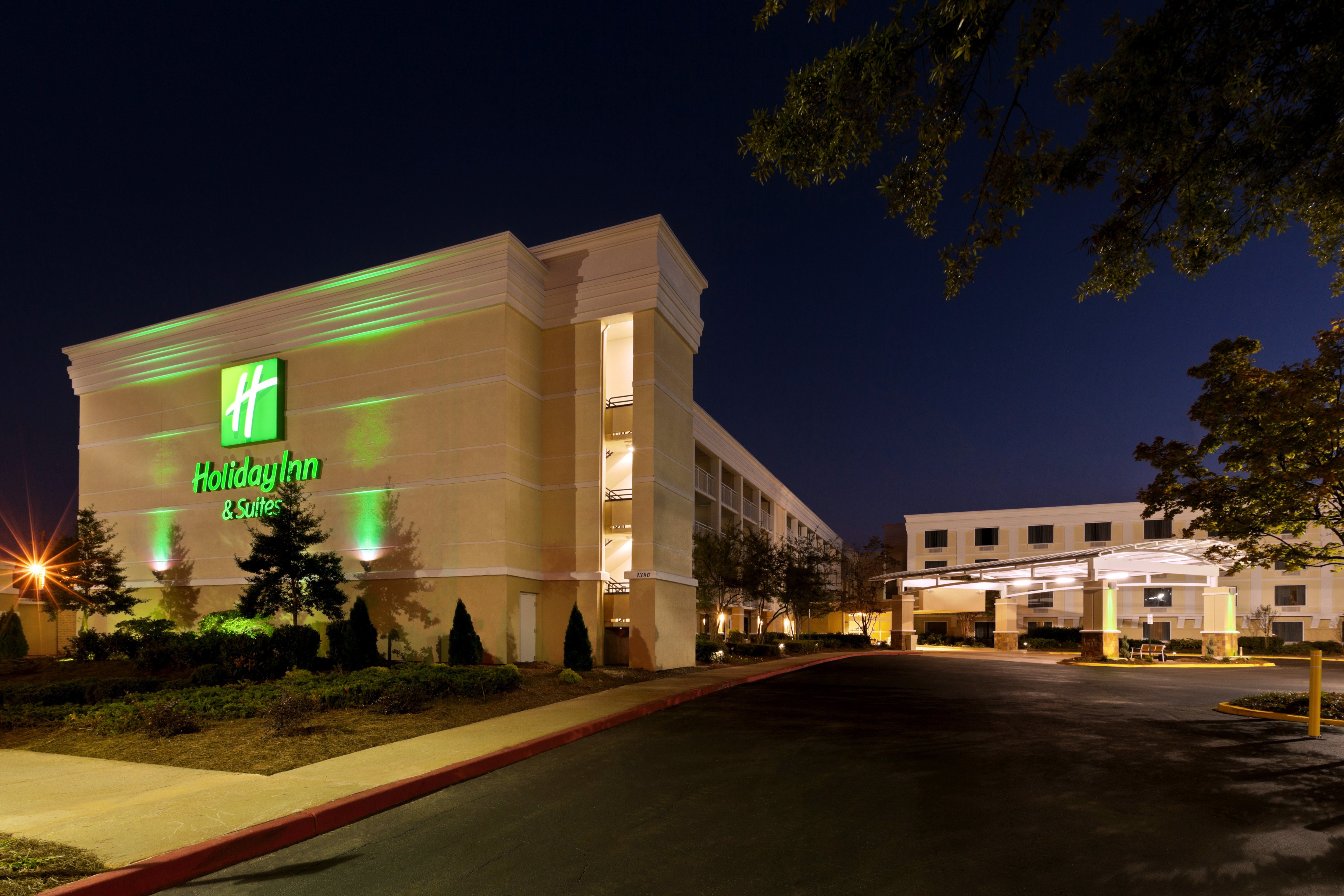 Holiday Inn Hotel Suites Atlanta Airport North 2/42
