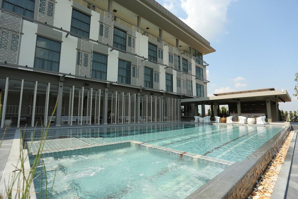 Navela Hotel & Banquet 5/50