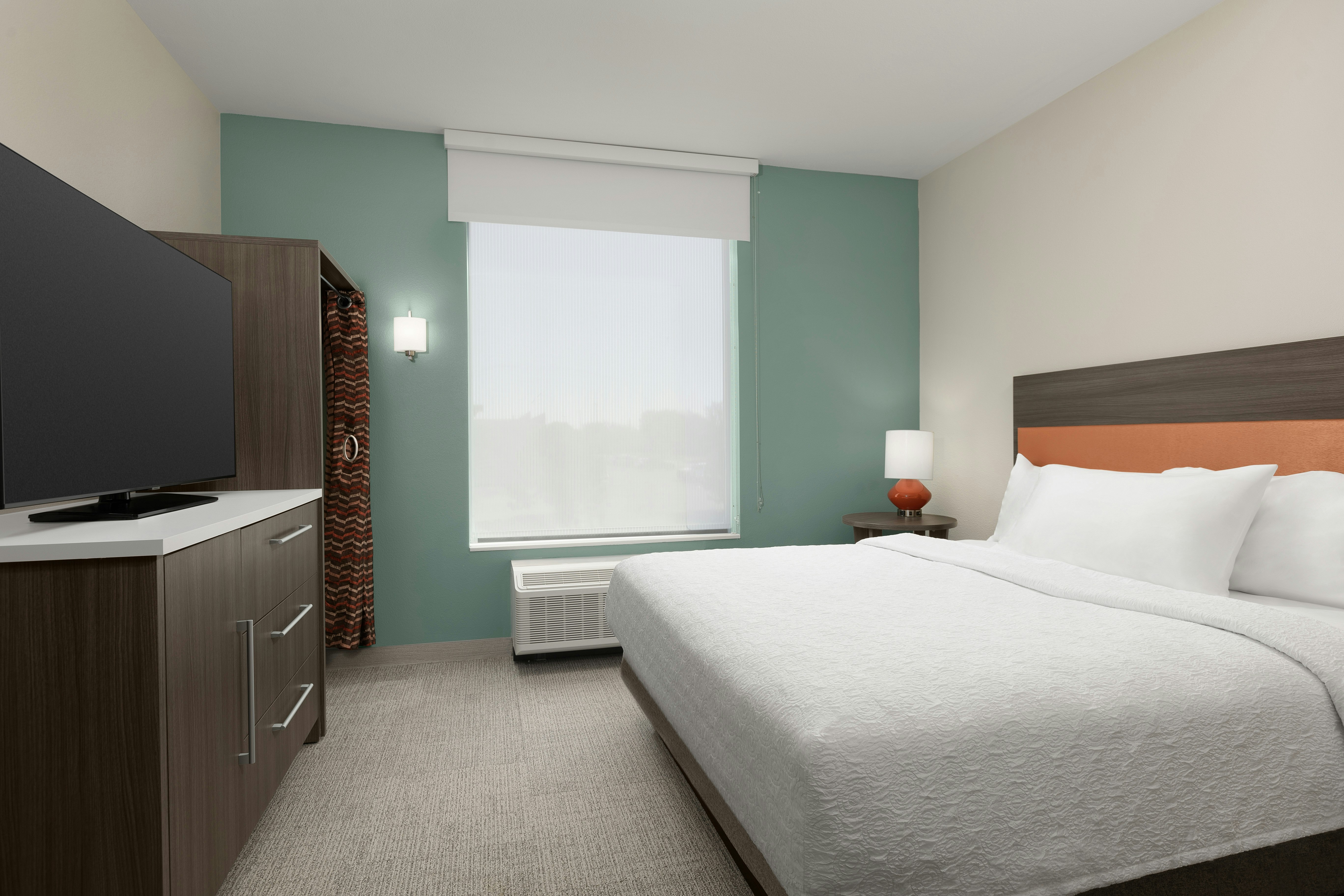 1 BEDROOM, SUITE, KING BED