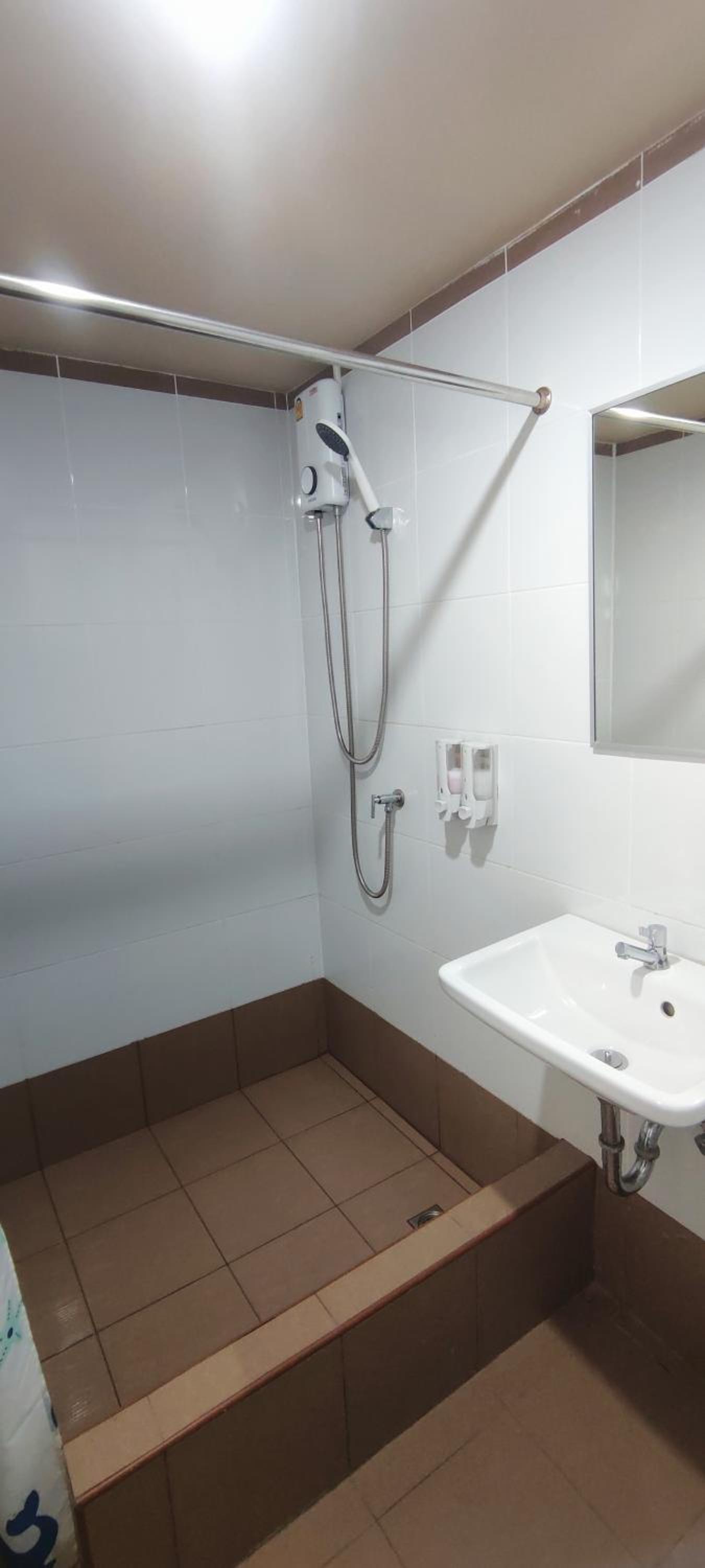 The Sea Bangsaen Hotel 48/48
