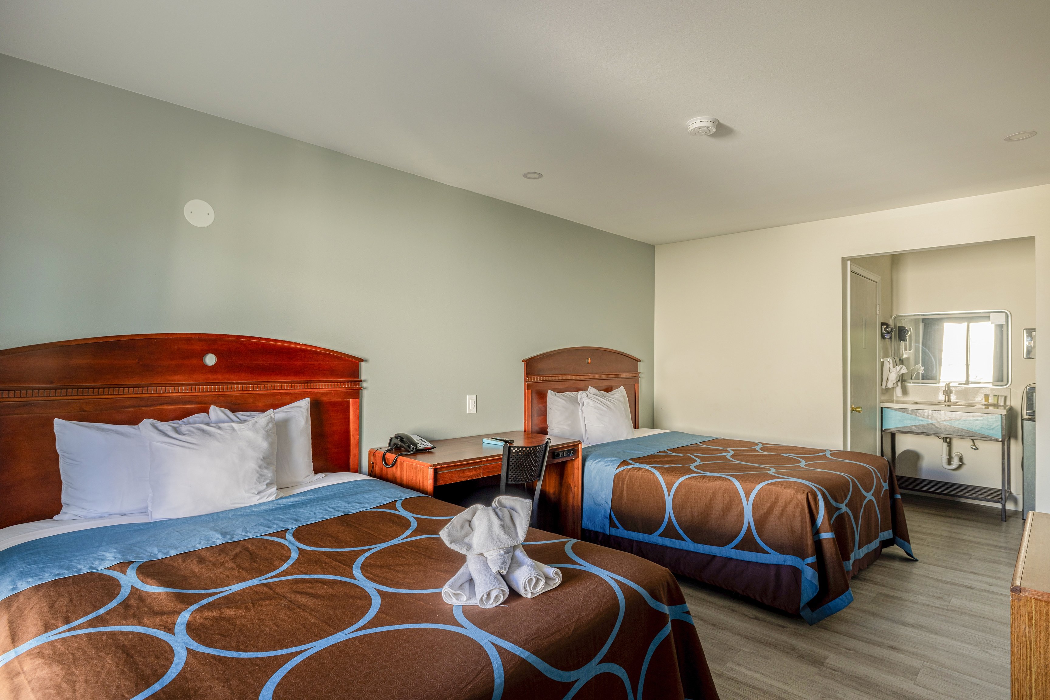 Townhouse Barstow On Historic Route 66 CA I 15 11/46