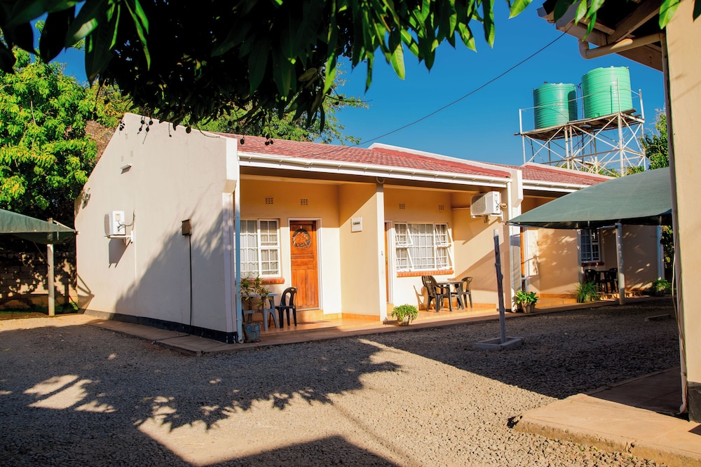 Mosi-O-Tunya Executive Lodge 23/27