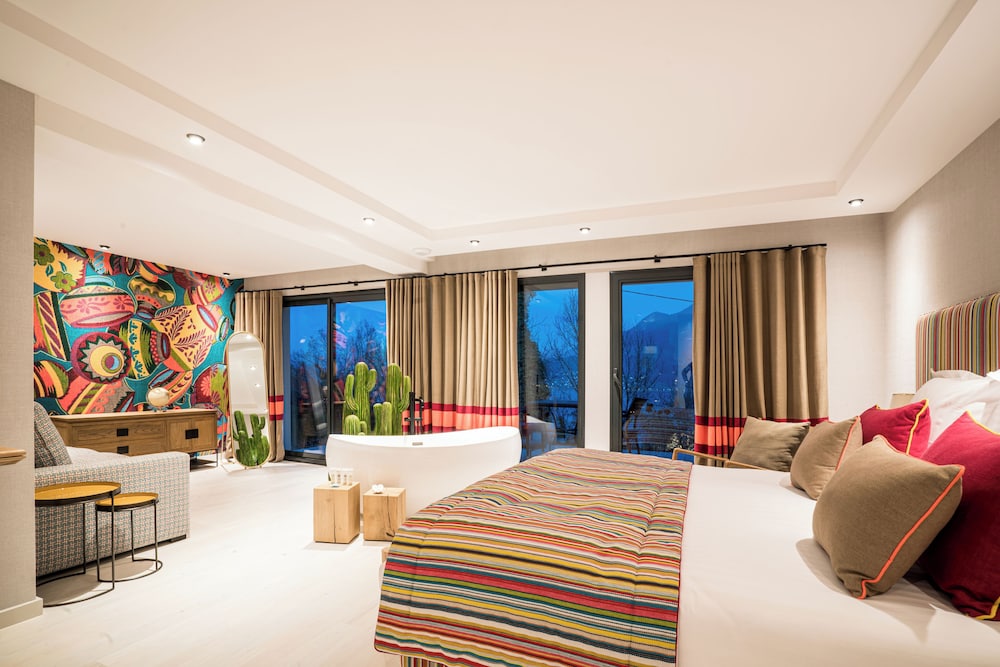 House, 4 Queen Beds, 3 Sofa