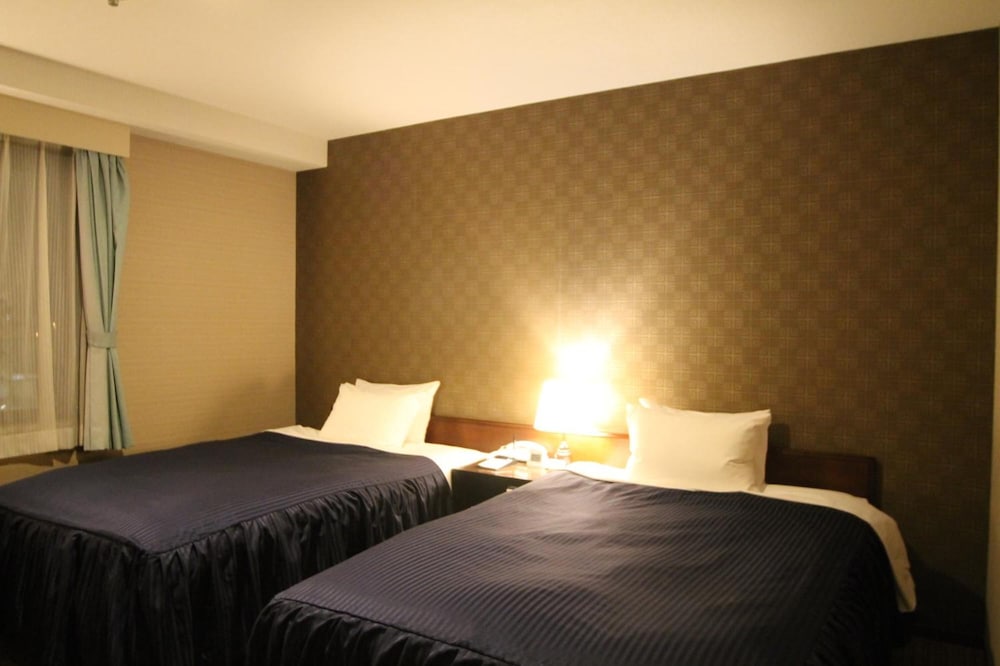 Shizunai Eclipse Hotel 12/61