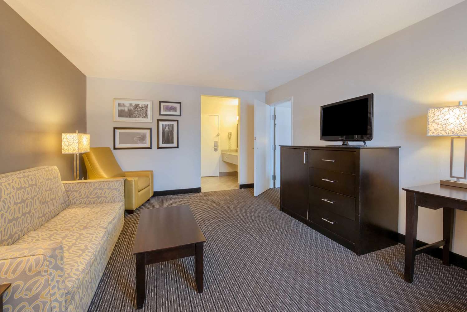 La Quinta Inn & Suites by Wyndham Cleveland Macedonia 35/47