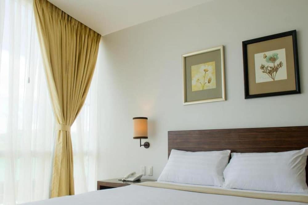 D Hotel And Suites 22/50