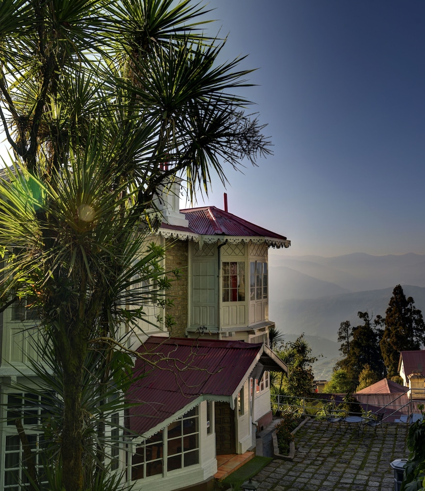 Summit Swiss Heritage Hotel 5/72