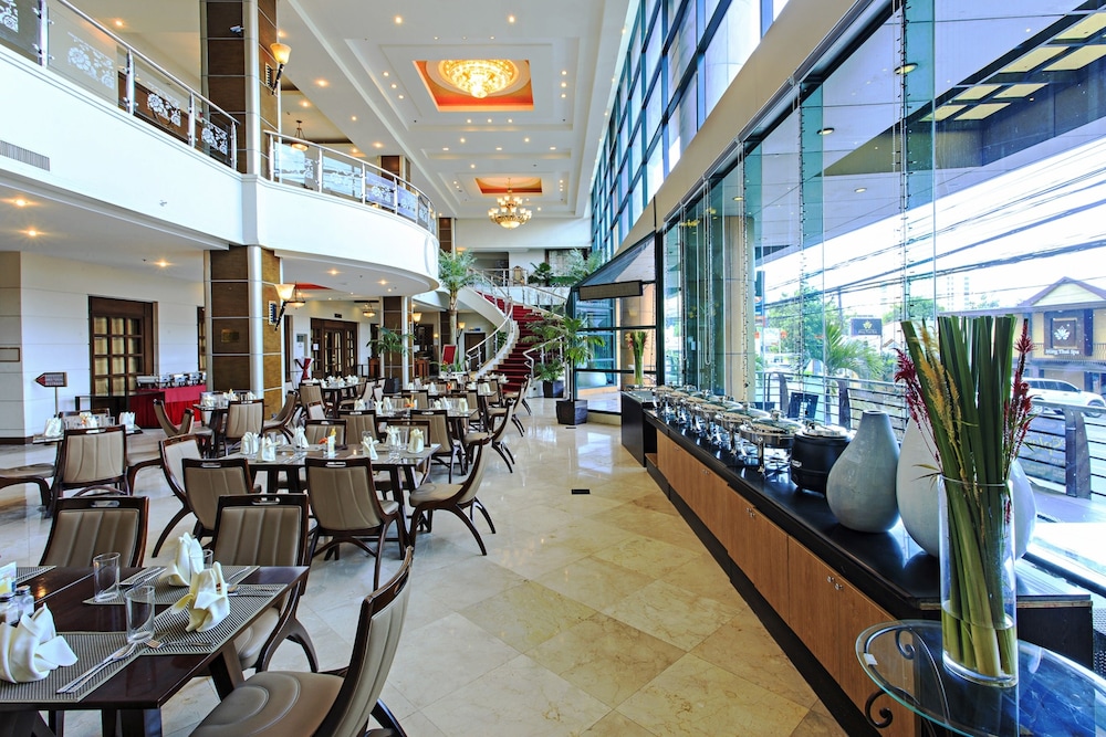 Sarrosa International Hotel And Residential Suites 38/50