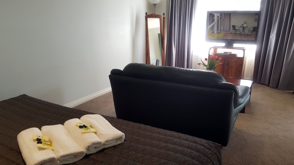 Daylesford Central Motor Inn 32/65