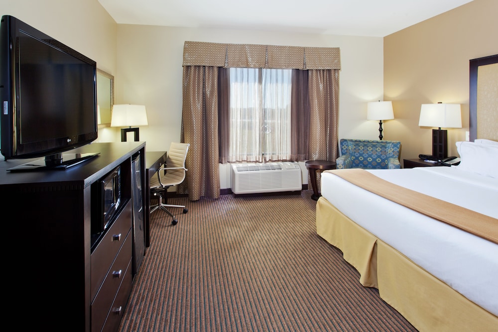 Holiday Inn Express Hotel & Suites Cordele North 21/79