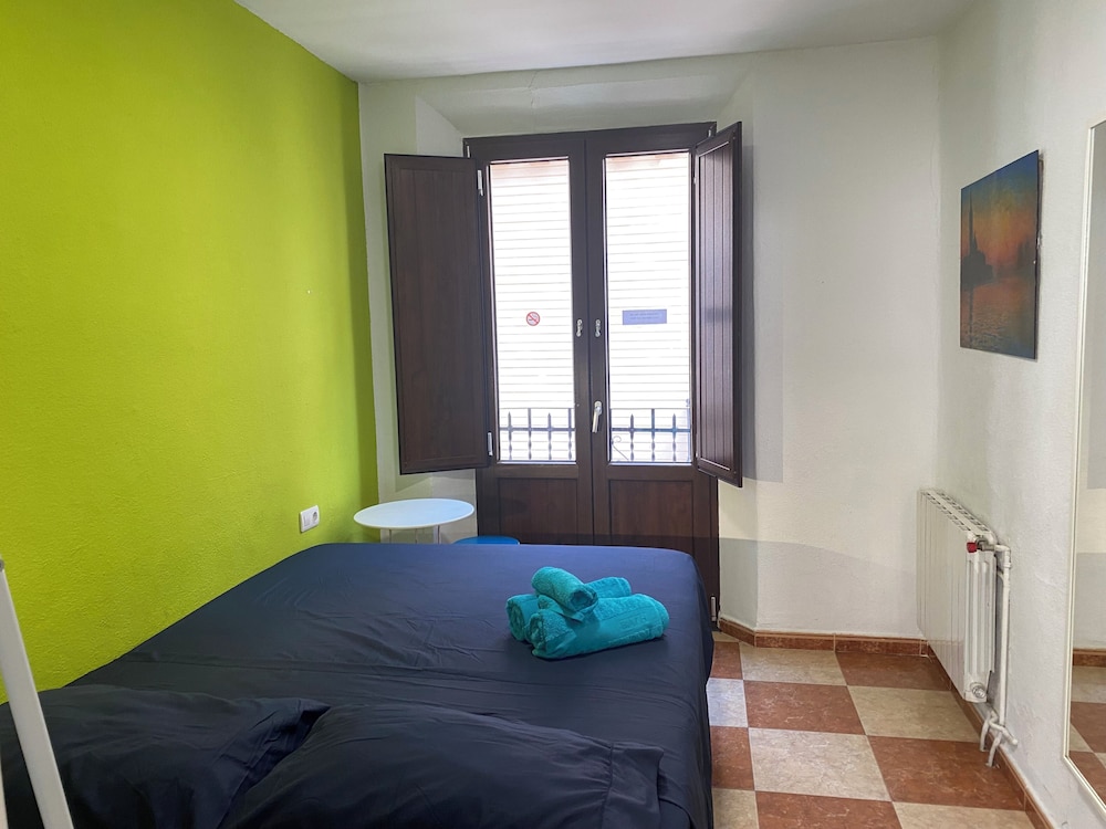 Oh My Hostel 8/50