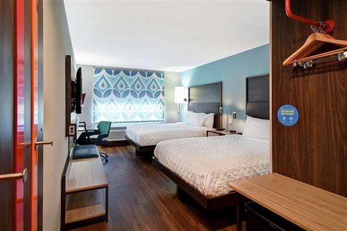 Room, 2 Queen Beds, Bathtub, Accessible