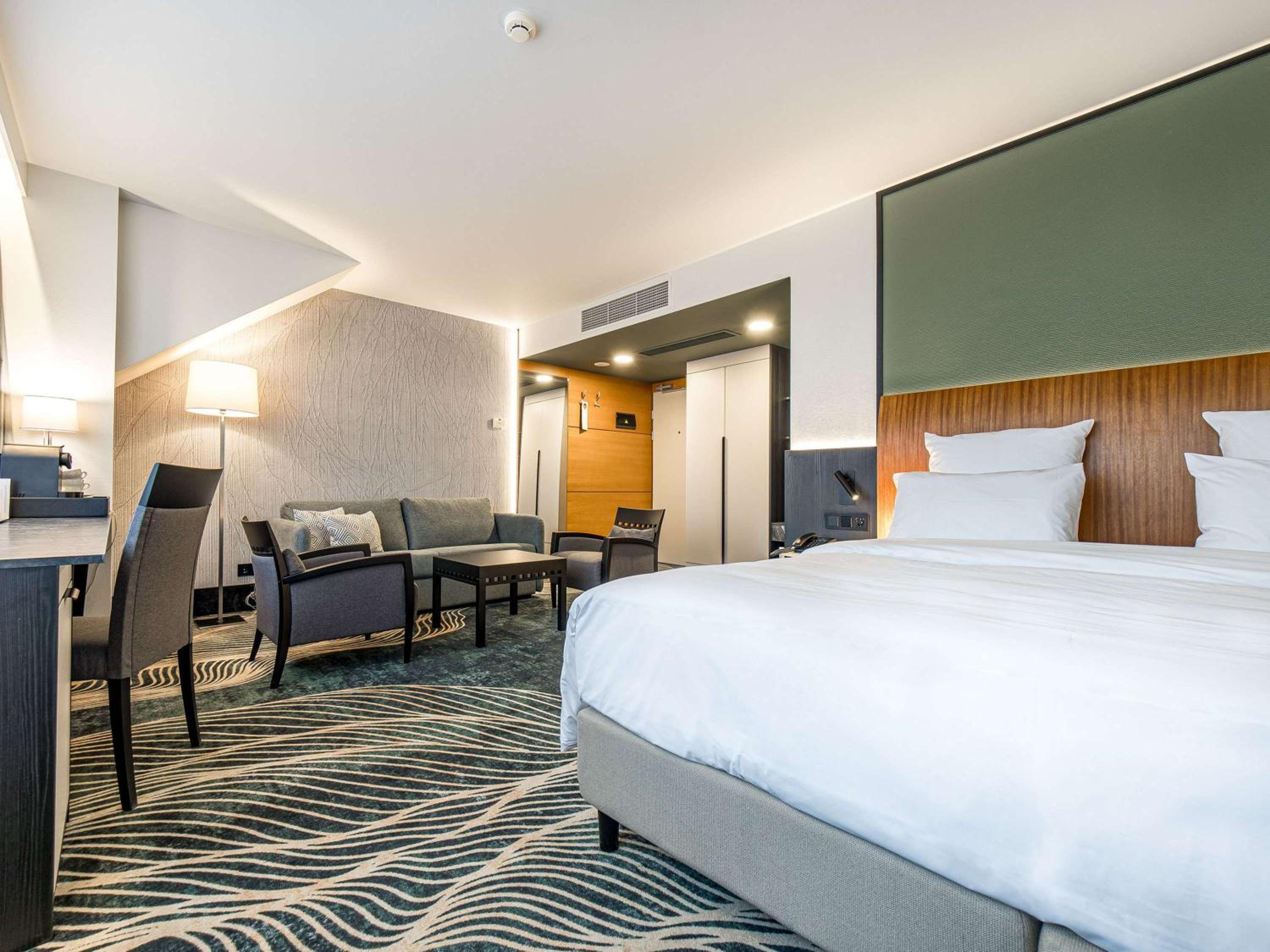 Privilege, Convertible Double Bed