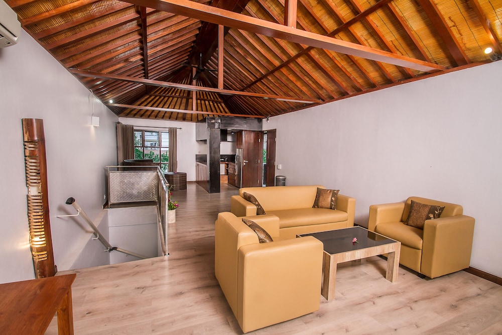 Puri Saron Madangan Hotel 31/50