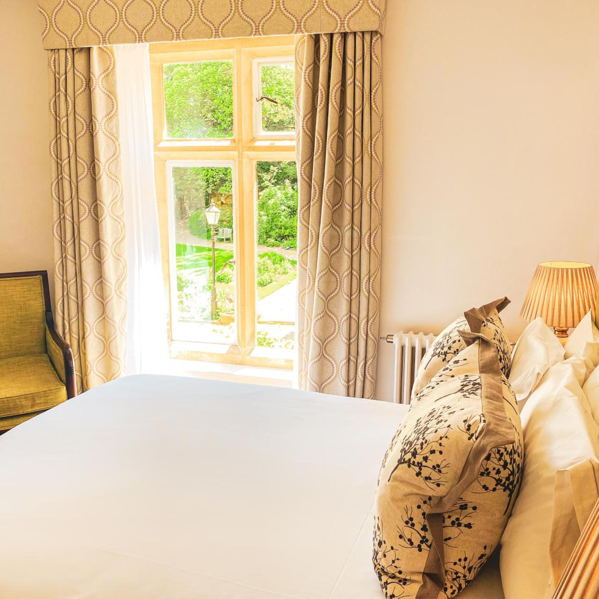Country, Basic، Lords Of The Manor Hotel 2/3
