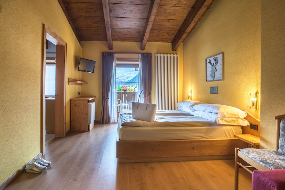 Angelica Hotel 32/64